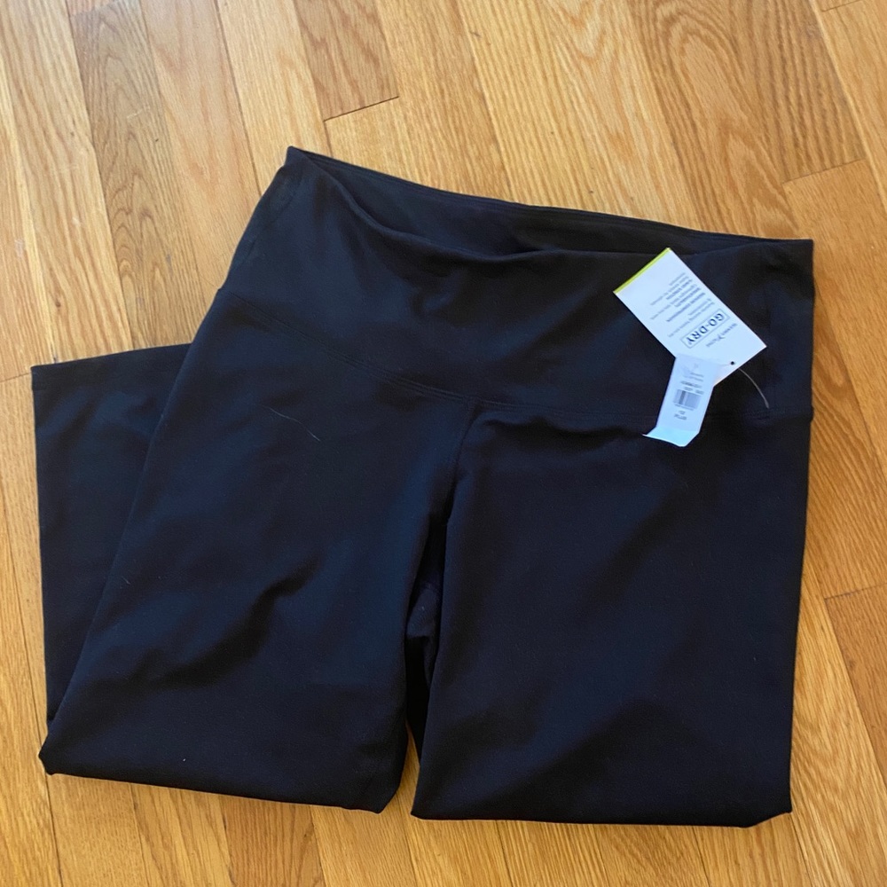 Old Navy NWT plus 1x medium compression Go Dry Capri leggings.